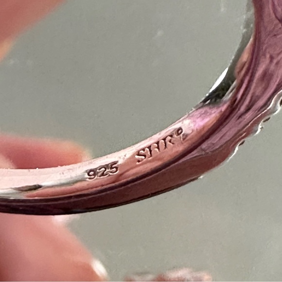 NWT Hello Kitty Crystal Flat Face Pave Red Enamel Bow Ring - Picture 6 of 16